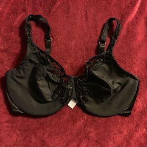 Lilyette Embroidered Minimizer Underwire Bra